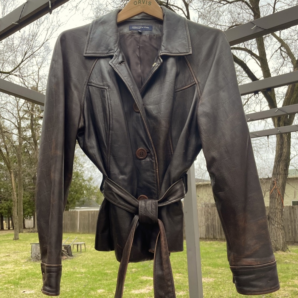 Buttery soft & flattering Jones New York women’s leather jacket; L fits like M